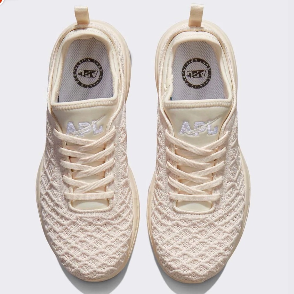 EUC APL Techloom Phantom in Off White